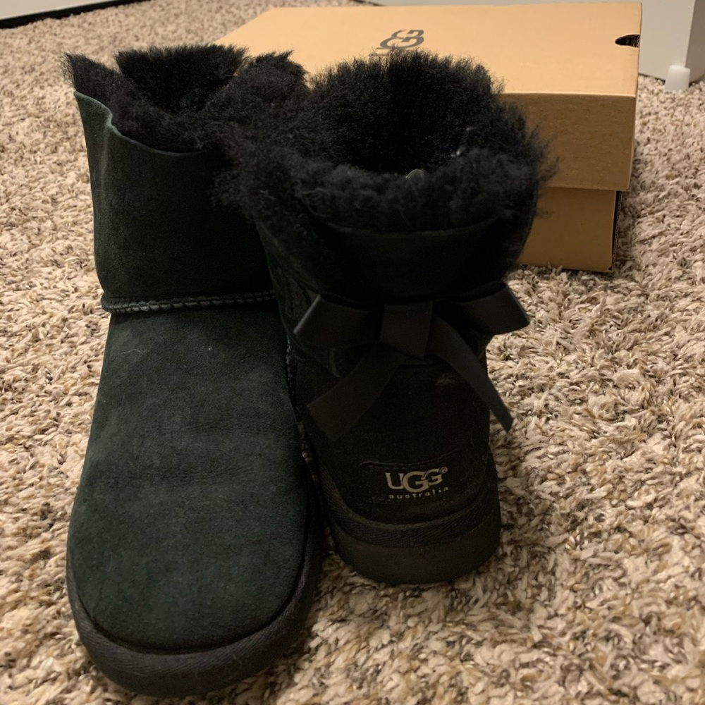 Black mini uggs with bows